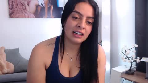 Snapshot of carolmunoz chatting on 12/17/24, 05:15 Carolina online show from 12/17/24, 05:15