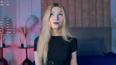 Snapshot of carolreeves chatting on 11/18/25, 06:18 Carol online show from 11/18/25, 06:18