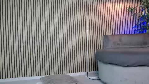 carolynnx online show from 10/16/25, 09:32