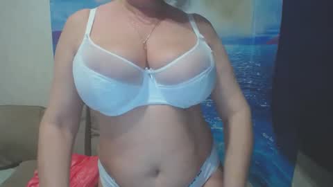 Snapshot of caroncapella chatting on 01/19/25, 03:53 VicunaCool online show from 01/19/25, 03:53