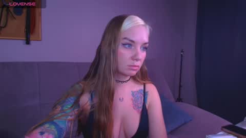 Carrie online show from 12/01/25, 06:57