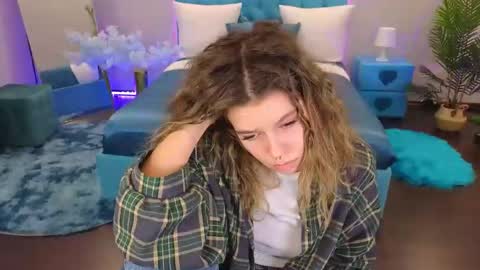 Snapshot of carriebecker chatting on 10/05/25, 06:06 carriebecker online show from 10/05/25, 06:06