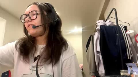 Emilia online show from 11/29/25, 06:27