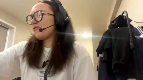 Emilia online show from 12/04/25, 03:16