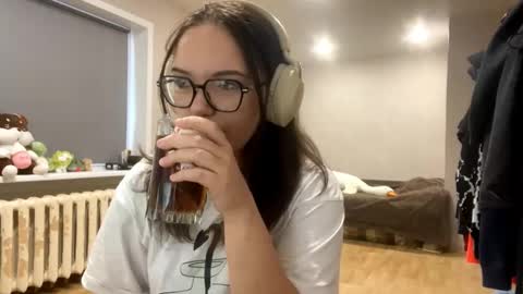 Emilia online show from 12/16/25, 03:11