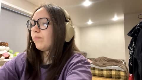 Emilia online show from 12/20/25, 03:35