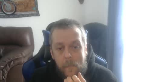 Snapshot of caseurdecue chatting on 05/08/26, 05:07 AllenGallant online show from 05/08/26, 05:07