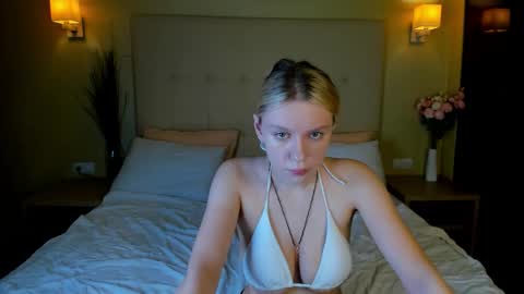 Snapshot of casey__miller chatting on 09/19/25, 12:12 casey__miller online show from 09/19/25, 12:12