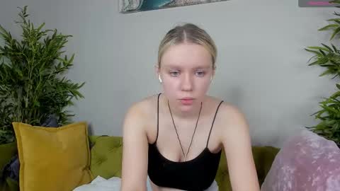 Snapshot of casey__miller chatting on 10/04/25, 01:36 casey__miller online show from 10/04/25, 01:36