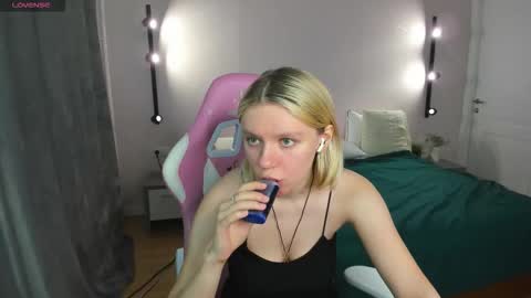 Snapshot of casey__miller chatting on 10/06/25, 01:36 casey__miller online show from 10/06/25, 01:36