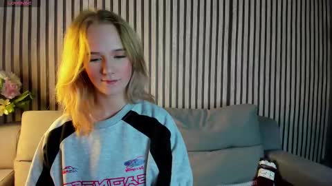 Snapshot of casey_sweeet chatting on 09/29/25, 08:08 Casey sweeet online show from 09/29/25, 08:08