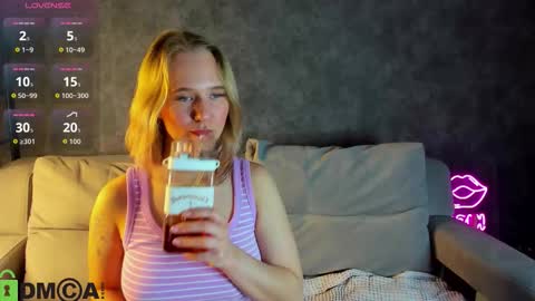 Snapshot of casey_sweeet chatting on 10/17/25, 05:37 Casey sweeet online show from 10/17/25, 05:37