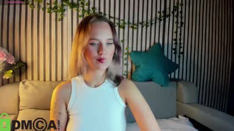 Snapshot of casey_sweeet chatting on 12/05/25, 09:18 Casey sweeet online show from 12/05/25, 09:18