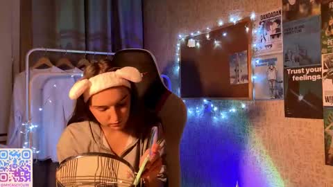 Snapshot of caseydoesntknow chatting on 10/21/25, 11:27 caseydoesntknow online show from 10/21/25, 11:27
