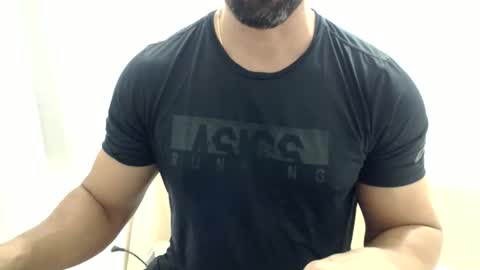 Snapshot of cashmastermuscle77 chatting on 05/14/26, 05:53 cashmastermuscle77 online show from 05/14/26, 05:53