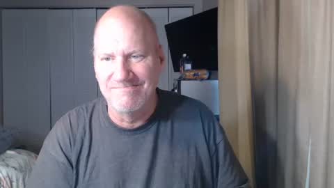 Snapshot of casinocam chatting on 10/15/25, 01:55 CasinoCam online show from 10/15/25, 01:55