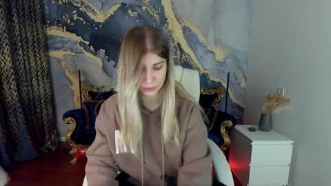 Snapshot of cassandragood chatting on 03/12/25, 07:13 Lena online show from 03/12/25, 07:13