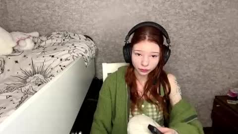 Snapshot of cassandraneiman chatting on 10/17/25, 07:33 cassandraneiman online show from 10/17/25, 07:33