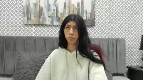 Snapshot of cassie_bloom chatting on 10/18/25, 04:15 cassie_bloom online show from 10/18/25, 04:15