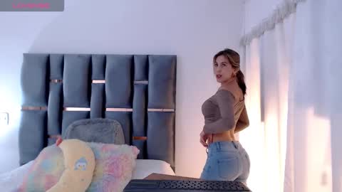 Snapshot of cassie_klein11 chatting on 12/15/25, 07:07 Susana independent model online show from 12/15/25, 07:07