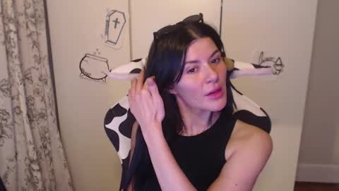 cassiealvarez online show from 10/05/25, 12:09