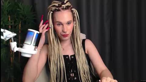 Snapshot of cassiemich chatting on 11/26/25, 06:53 Cassie online show from 11/26/25, 06:53