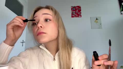 Snapshot of cassijent chatting on 02/17/26, 09:06 Olivia online show from 02/17/26, 09:06