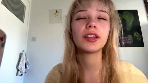 Olivia online show from 04/22/26, 06:16