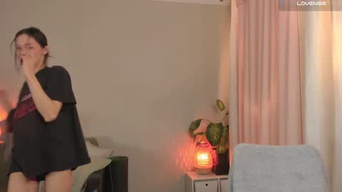 Snapshot of cassisland chatting on 12/15/24, 04:37 cassandra online show from 12/15/24, 04:37