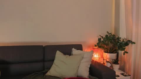 Snapshot of cassisland chatting on 09/15/25, 04:51 cassandra online show from 09/15/25, 04:51