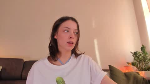 Snapshot of cassisland chatting on 09/24/25, 01:25 cassandra online show from 09/24/25, 01:25