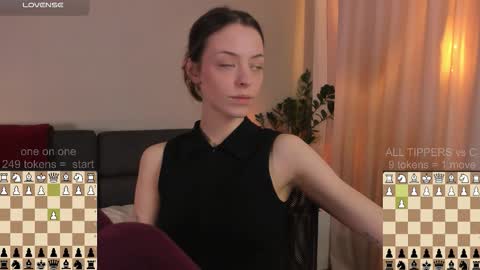 Snapshot of cassisland chatting on 10/19/25, 05:13 cassandra online show from 10/19/25, 05:13