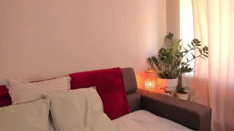 Snapshot of cassisland chatting on 10/22/25, 11:32 cassandra online show from 10/22/25, 11:32