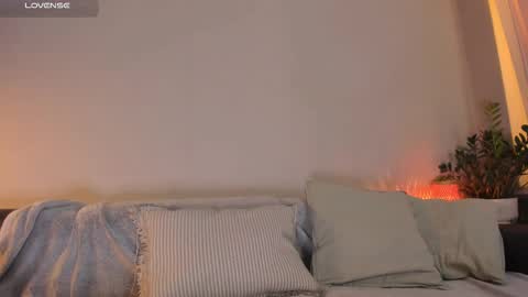 Snapshot of cassisland chatting on 12/02/25, 01:22 cassandra online show from 12/02/25, 01:22