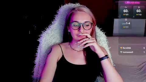 Snapshot of cassy_moore chatting on 12/12/24, 10:52 Ellie online show from 12/12/24, 10:52