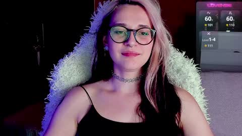 Snapshot of cassy_moore chatting on 01/08/25, 09:44 Ellie online show from 01/08/25, 09:44