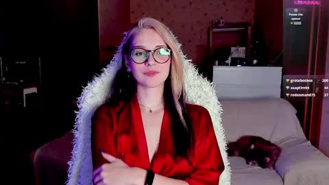 Snapshot of cassy_moore chatting on 03/06/25, 06:37 Ellie online show from 03/06/25, 06:37