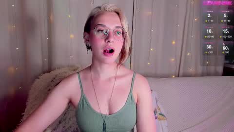 Snapshot of cassy_moore chatting on 11/03/25, 08:10 Ellie online show from 11/03/25, 08:10