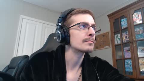 Snapshot of casuallycorrupt chatting on 12/21/25, 10:33 casuallycorrupt online show from 12/21/25, 10:33