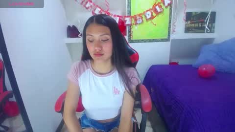 Snapshot of catalehia_milk chatting on 02/17/25, 08:15 C A T A L E H I A online show from 02/17/25, 08:15