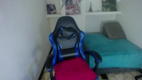 Snapshot of catalehia_milk chatting on 11/03/25, 07:48 C A T A L E H I A online show from 11/03/25, 07:48