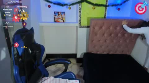 Snapshot of catalehia_milk chatting on 12/14/25, 12:21 C A T A L E H I A online show from 12/14/25, 12:21