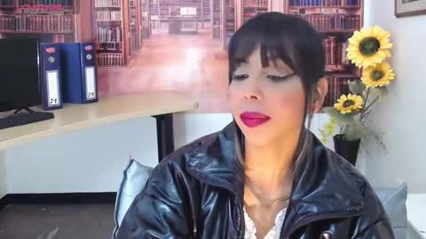 Snapshot of catalella_ar chatting on 10/25/25, 03:58 Queen Catalella online show from 10/25/25, 03:58