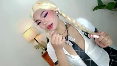 CatalenaX online show from 11/16/25, 04:12