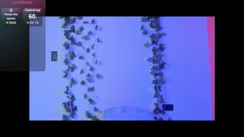 cataleya19__ online show from 12/23/25, 10:13