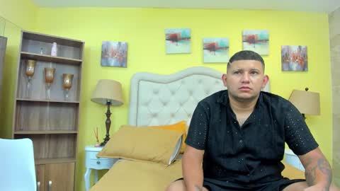 Jhon and Catalina online show from 10/13/25, 01:11
