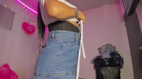 Snapshot of catalina_and_roger chatting on 01/22/25, 11:10 Cata y Roger online show from 01/22/25, 11:10