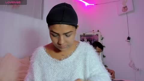 Snapshot of catalina_and_roger chatting on 02/07/25, 12:06 Cata y Roger online show from 02/07/25, 12:06