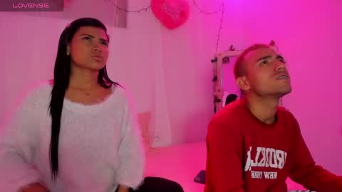 Snapshot of catalina_and_roger chatting on 02/25/25, 04:35 Cata y Roger online show from 02/25/25, 04:35