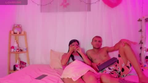 Snapshot of catalina_and_roger chatting on 02/27/25, 06:18 Cata y Roger online show from 02/27/25, 06:18